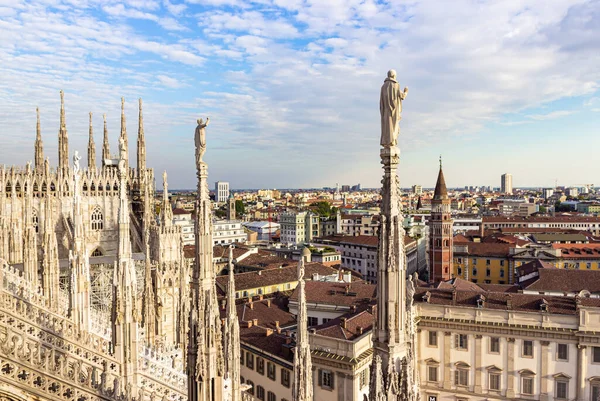 Milão Itália Setembro 2015 Vista Das Esculturas Pedra Decoradas Catedral — Fotografia de Stock