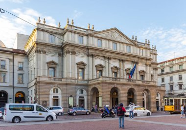 Milan, İtalya, 29 Eylül 2015: The Theatro alla Scala binası - savurgan, 18. yüzyıl tiyatrosu, İtalyan opera ve balesi ile ünlü, Milano, İtalya 'da bir müze ve müzik kütüphanesi ile