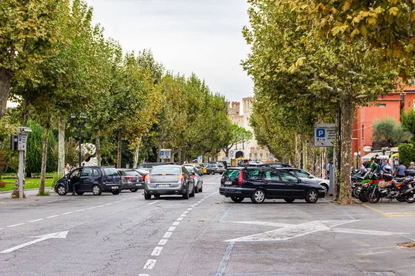 Sirmione Italie Octobre 2015 Rue Principale Ville Menant Château Castello — Photo