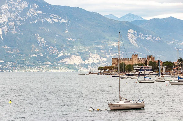 Torri Del Benaco Italien Oktober 2015 Castello Scaligero Fästning Marina — Stockfoto