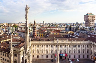 Milan, İtalya, 29 Eylül 2015: Milano Katedrali Duomo di Milano çatısı, İtalya