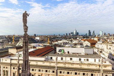 Milan, İtalya, 29 Eylül 2015: Milano Katedrali Duomo di Milano çatısı, İtalya