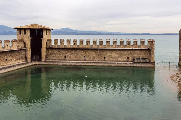 Sirmione Italien Oktober 2015 Utsikt Från Fästningsmuren Castello Scaligero Till — Stockfoto