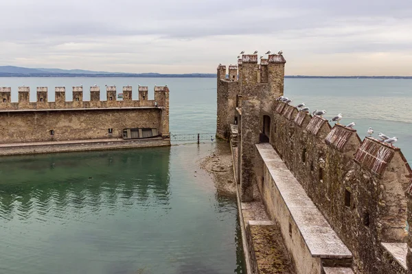 Sirmione Italië Oktober 2015 Versterkte Binnenhaven Van Het Fort Castello — Stockfoto