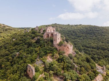 Montfort Kalesi 'nin kalıntıları Kuzey İsrail' deki Yukarı Celile 'de yüksek bir tepede yer almaktadır. 13. yüzyılda Töton Düzeni' nin büyük efendilerinin eski evi.