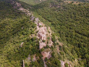 Montfort Kalesi 'nin kalıntıları Kuzey İsrail' deki Yukarı Celile 'de yüksek bir tepede yer almaktadır. 13. yüzyılda Töton Düzeni' nin büyük efendilerinin eski evi.