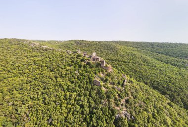 Montfort Kalesi 'nin kalıntıları Kuzey İsrail' deki Yukarı Celile 'de yüksek bir tepede yer almaktadır. 13. yüzyılda Töton Düzeni' nin büyük efendilerinin eski evi.