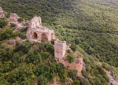 Montfort Kalesi 'nin kalıntıları Kuzey İsrail' deki Yukarı Celile 'de yüksek bir tepede yer almaktadır. 13. yüzyılda Töton Düzeni' nin büyük efendilerinin eski evi.