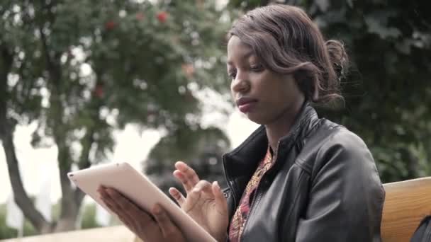 domashnee-video-druzey-bolshoy-fallos-v-bolshom-analiz