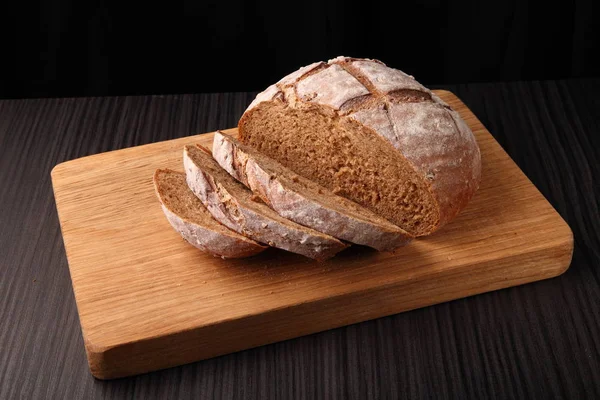 ekmek, bir meşe tahta kesmek