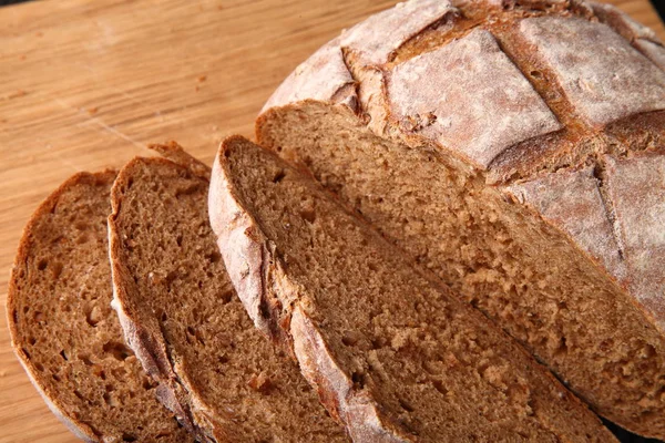 ekmek, bir meşe tahta kesmek