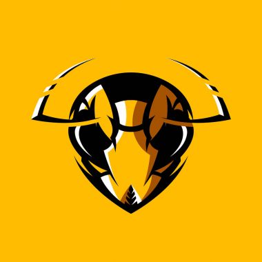Öfkeli hornet baş atletik kulüp vektör logo kavramı üzerinde turuncu arka plan izole. 