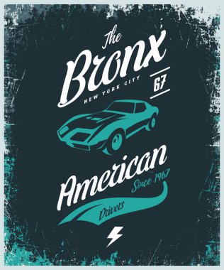 Koyu arka plan üzerinde izole Amerikan arabası vektör tişört logosu. 