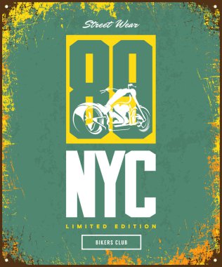 Vintage bisikletçileri kulübü vektör yeşil arka plan üzerinde izole t-shirt logo.