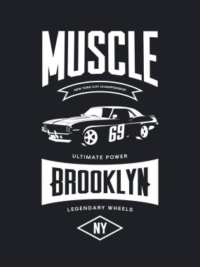 Koyu arka plan üzerinde izole vintage kas araba vektör tişört logosunu görmeniz gerekir. Premium Kalite eski spor araç logo t-shirt amblemi illüstrasyon. Brooklyn, New York sokak giyim üstün retro tee baskı tasarımı.