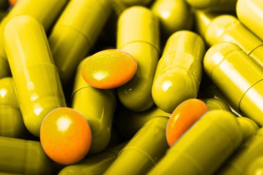 tıbbi hap ve kapsül desen beyaz arka plan üzerinde. düz yatıyordu, en iyi görünümü.