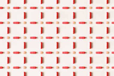 tıbbi hap ve kapsül desen beyaz arka plan üzerinde. düz yatıyordu, en iyi görünümü.