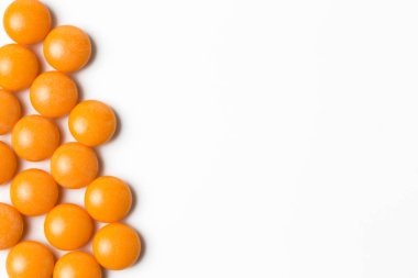 Hap parçası beyaz arka plan üzerinde kazık