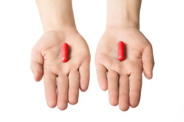 Adam iki büyük kırmızı hap veren eller. Senin seçim metodolojisi olun. uyarma ve adrenalin