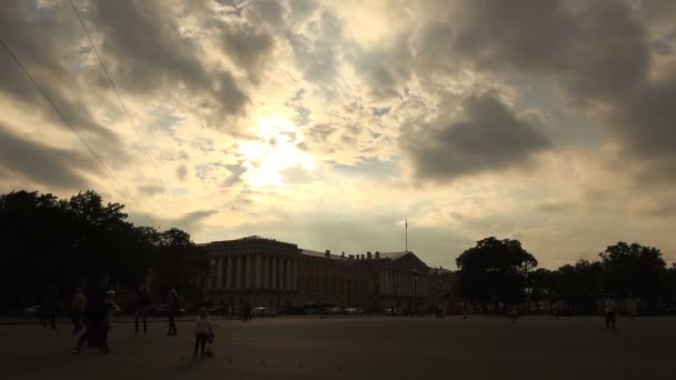 Puesta de sol sobre la aguja del Almirantazgo — Vídeos de Stock