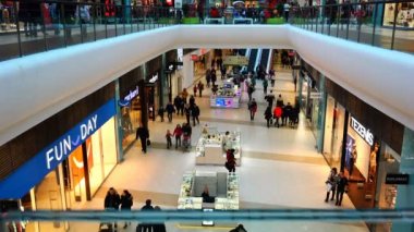 İkinci kattan görünümüne ilk alışveriş ve eğlence kompleksi