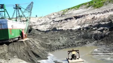 Kaptan patlama taş ocağı alanına taşır.