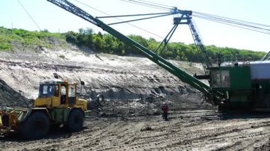 Dağ taşıma incelemesi çıkıntıya ocağı bölgesi boyunca hareket eder.