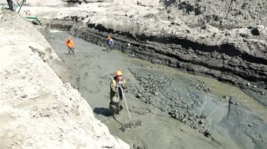 Çalışanın kariyerinde standları ve siper bir net ile çalışır.