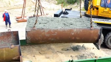 Yüklü bir kapsayıcı bir autocrane Kancalı zincir askılar Kaldır.