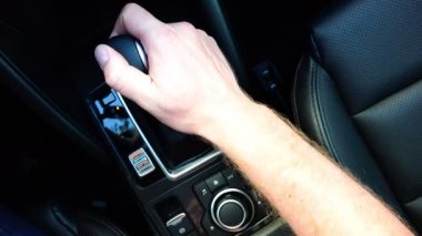 sürücünün otomatik vites aracın hızına geçiş yapar.