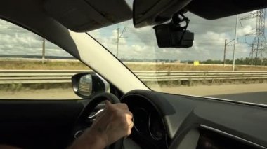 yolda trafik. Arabanın içinde görüntülemek