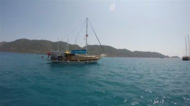 Türk gümüşleri güneşli bir günde deniz seyahatlerinde