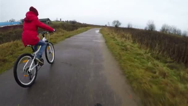Cyclists pass old farm buildings and villages. First-person shooting — Stock Video