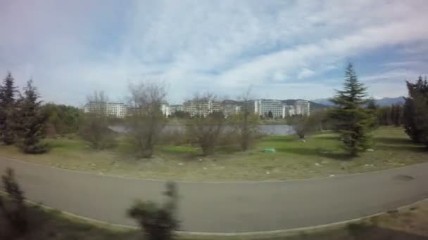 Sochi Park dal finestrino dell'autobus — Video Stock
