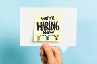 Şimdi mesaj kavramı konuşma balonu üzerinde işe vardır