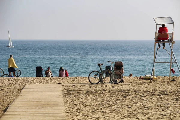 Soleado octubre playa de Barcelona — Foto de Stock