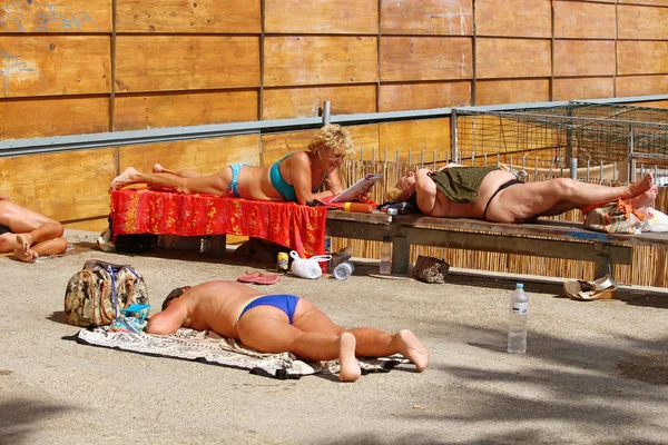 Coup de soleil senior plage Barcelone — Photo