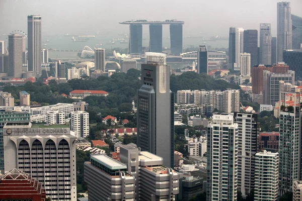 シンガポールのスカイラインの高層ビル — ストック写真