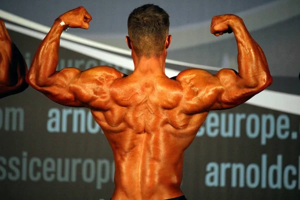 Culturista en el concurso Arnold Classic Europe — Foto de Stock