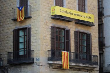 Katalan referandumda oy için işaretler