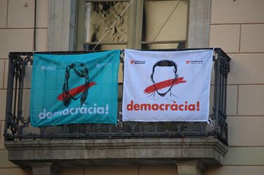 Katalan referandumda oy için işaretler