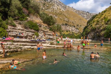Avola 'daki insanlar Sicilya Gölü' nde