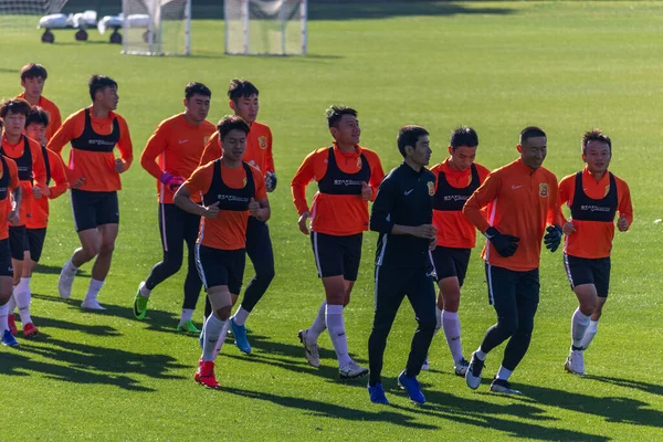 Wuhan Zall Football Club training, Sotogrande, Španělsko — Stock fotografie