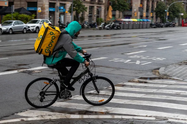 Barcelona España Abril 2020 Glovo Repartidor Bicicletas Por Las Calles — Foto de Stock