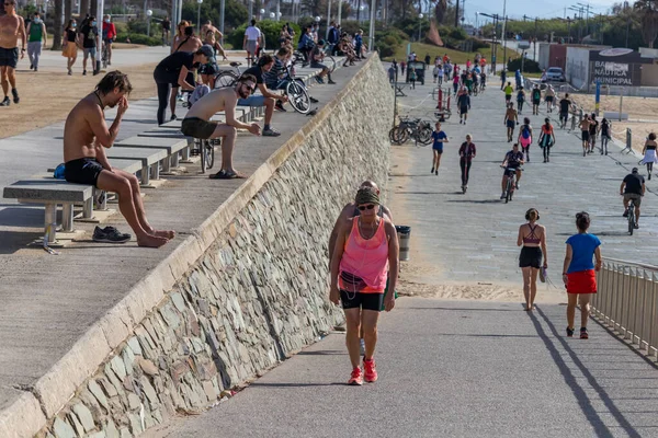 Barcelona España Mayo 2020 Gente Haciendo Deportes Cerca Playa Nova — Foto de Stock