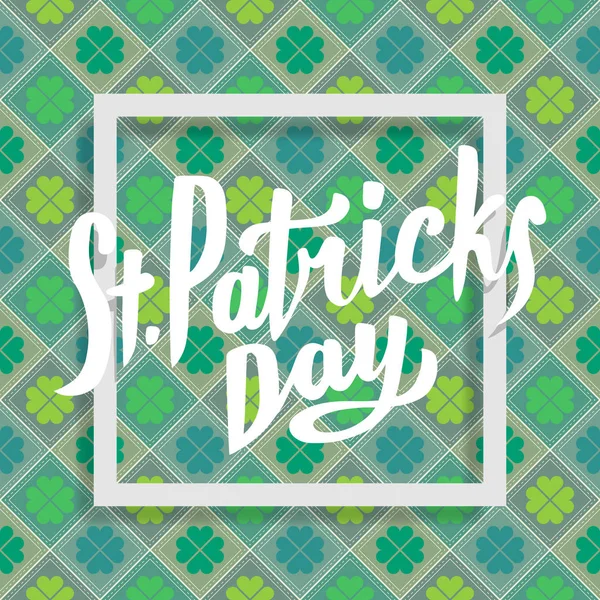 Happy Saint Patricks day lettering with clover. — Stock Vector