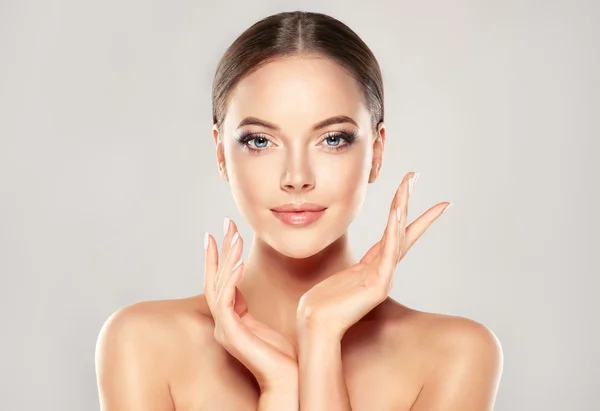 Woman with Clean Fresh Skin — Stock Photo, Image