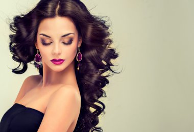 güzel bir kadın moda makyaj ile