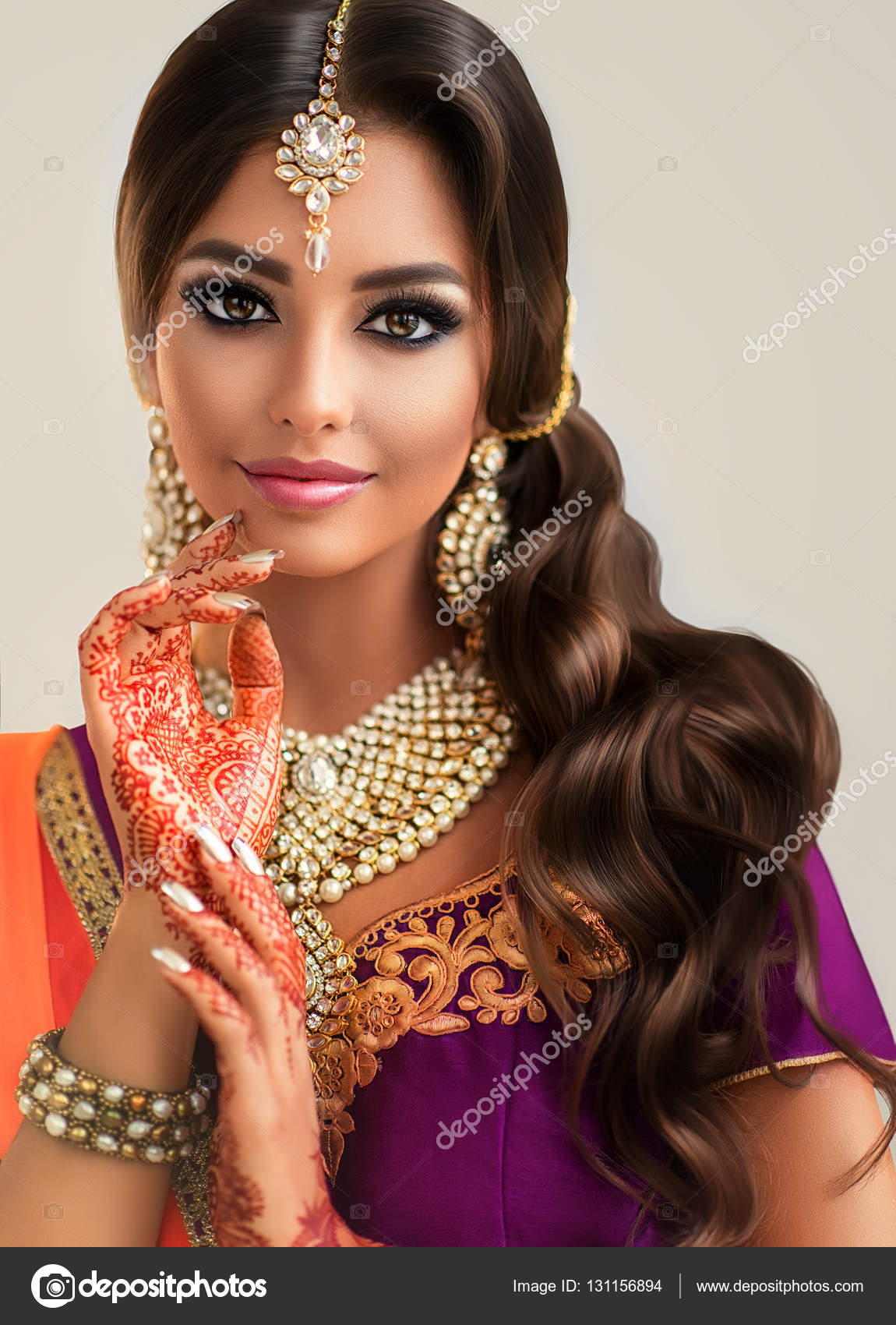 Hermosa Chica India Fotografía De Stock © Sofiazhuravets 131156894