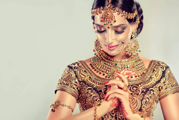 Gyönyörű indiai lány portréja — Stock Fotó